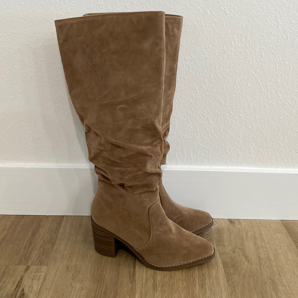 Universal Thread Tan Heeled Boots